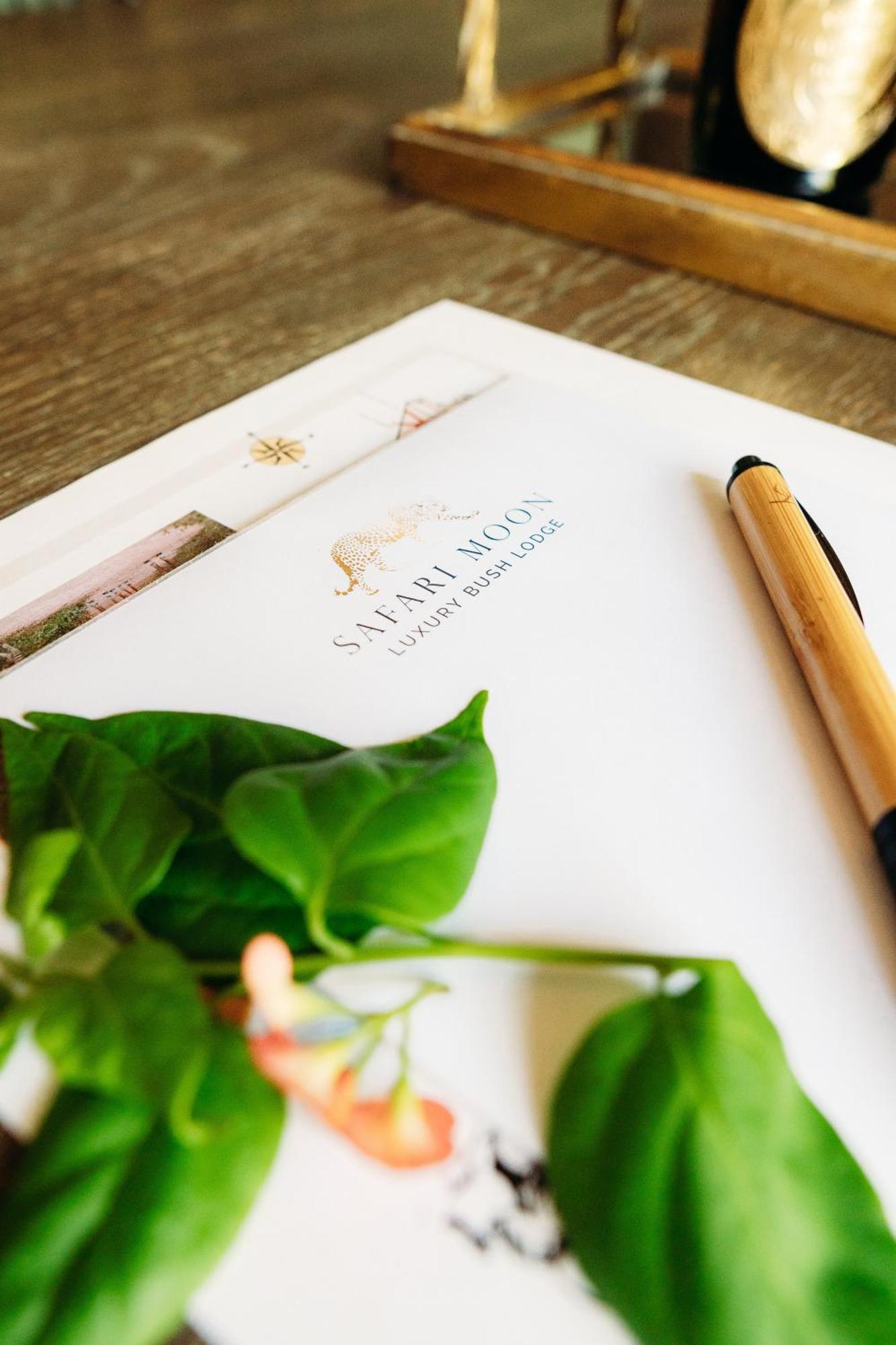 Safari Moon Luxury Bush Lodge フッドスプルイト エクステリア 写真